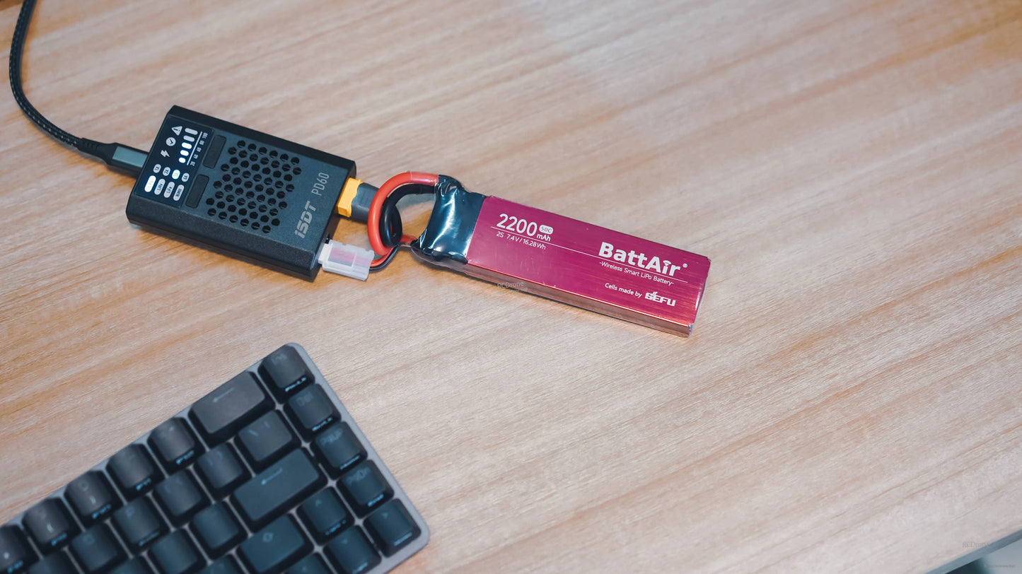 ISDT BattAir Smart LiPo Battery, ISDT BattAir 2200mAh 2S 7.4V smart LiPo battery connected to an ISDT PD60 charger via XT60 and balance lead