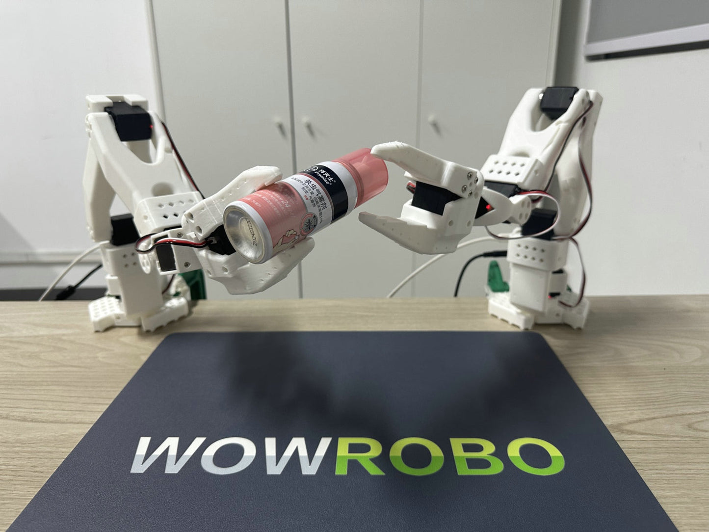 WowRobo Robotics SO-ARM100 Robotic Arm – DIY Kit & Fully Assembled, Eye-in-Hand 2MP, Feetech ST3215-C018