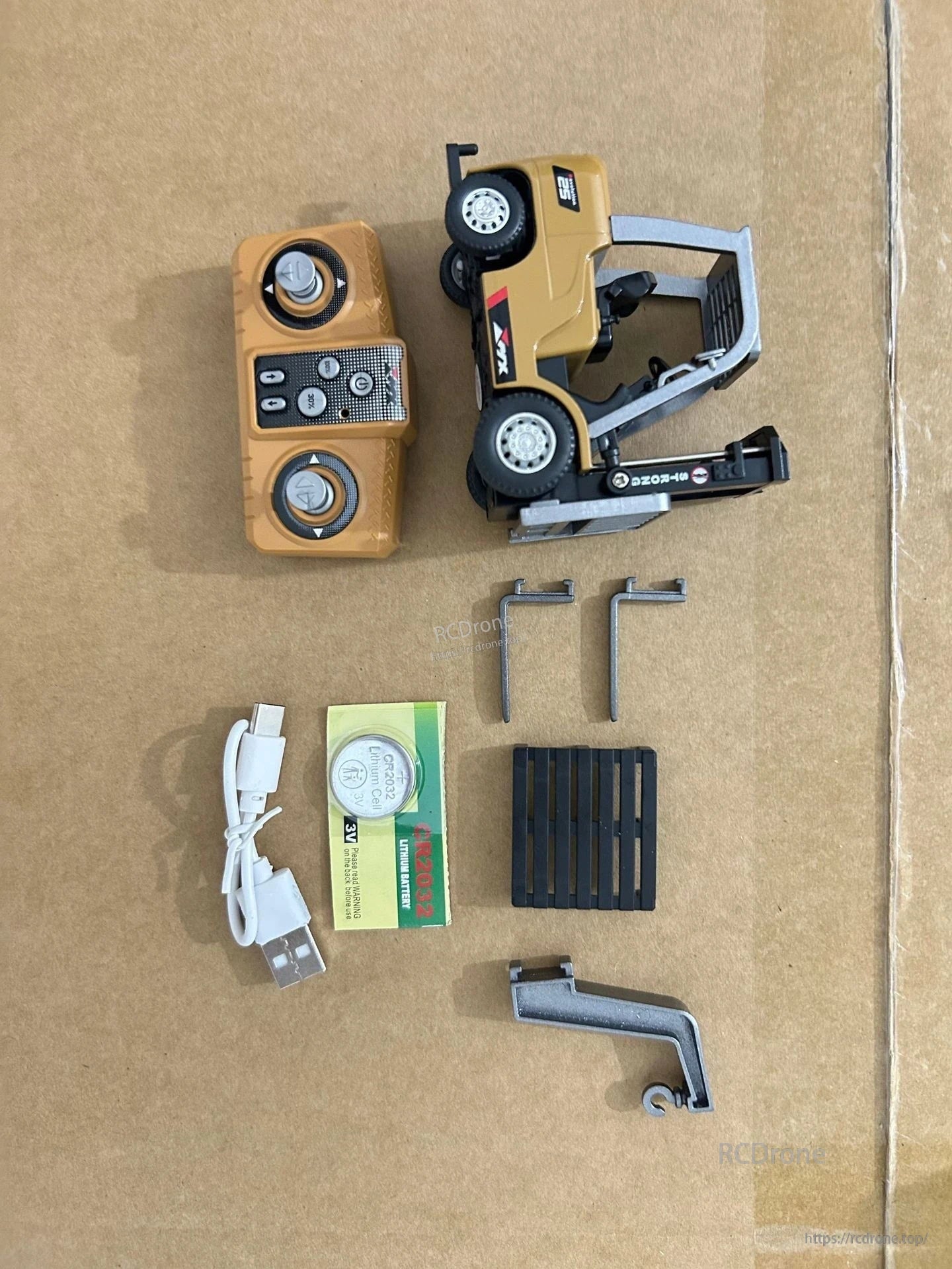 1/64 RC Forklift, A scale model for collectors and RC vehicle enthusiasts.