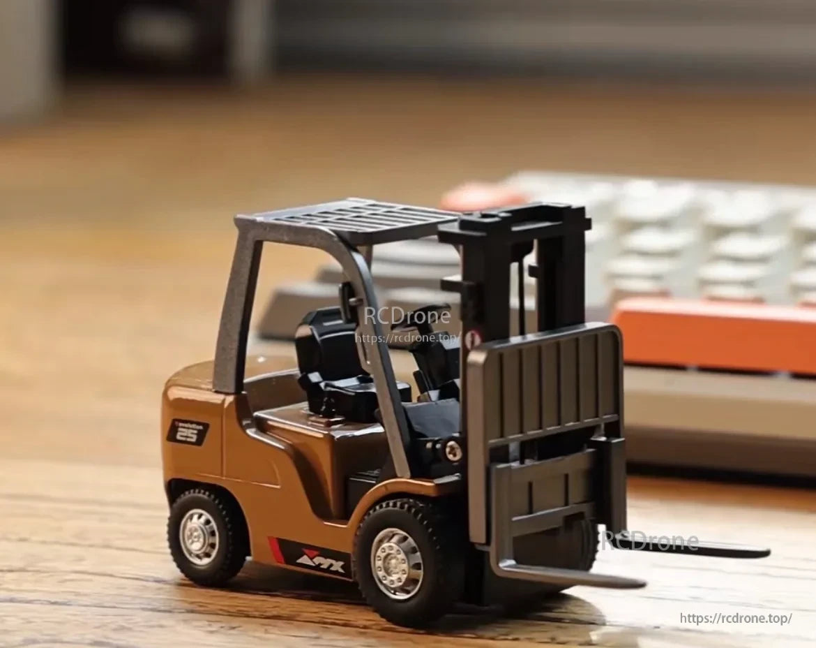 1/64 RC Forklift, A compact forklift and its controller have dimensions: 11.5 × 3.7 × 6.6cm and 7.4 × 3.9 × 2.6cm.