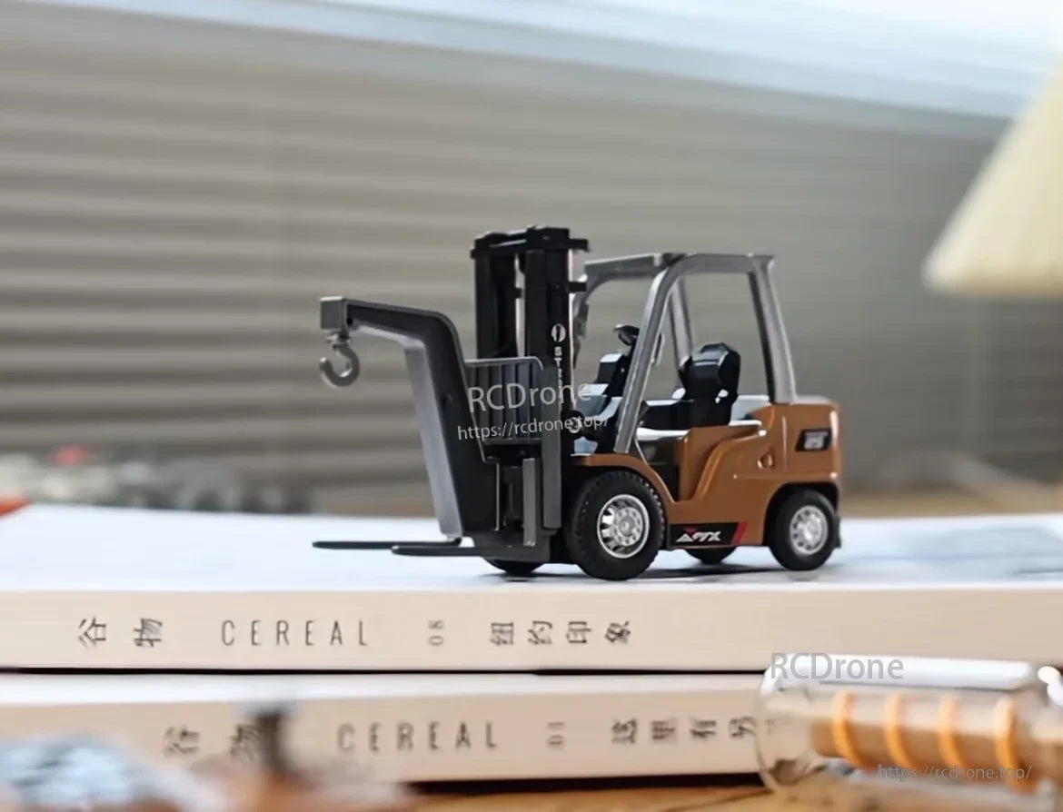 1/64 RC Forklift, The text describes the dimensions of two objects: an 11.5 x 3.7 x 6.6 cm forklift and a 7.4 x 3.9 x 2.6 cm controller.