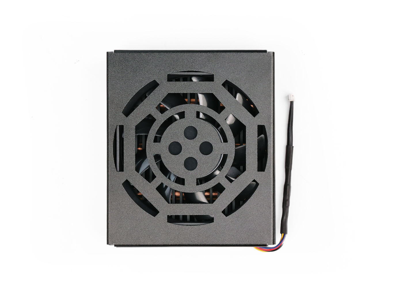 鋁製散熱片搭配風扇，適用於 reServer J501