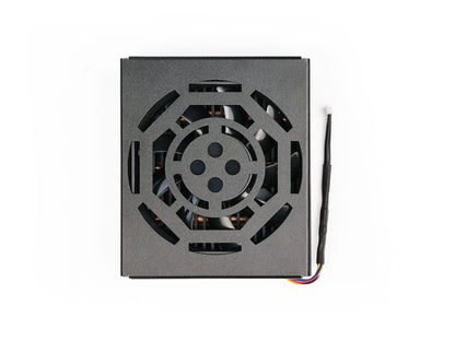 鋁製散熱片搭配風扇，適用於 reServer J501