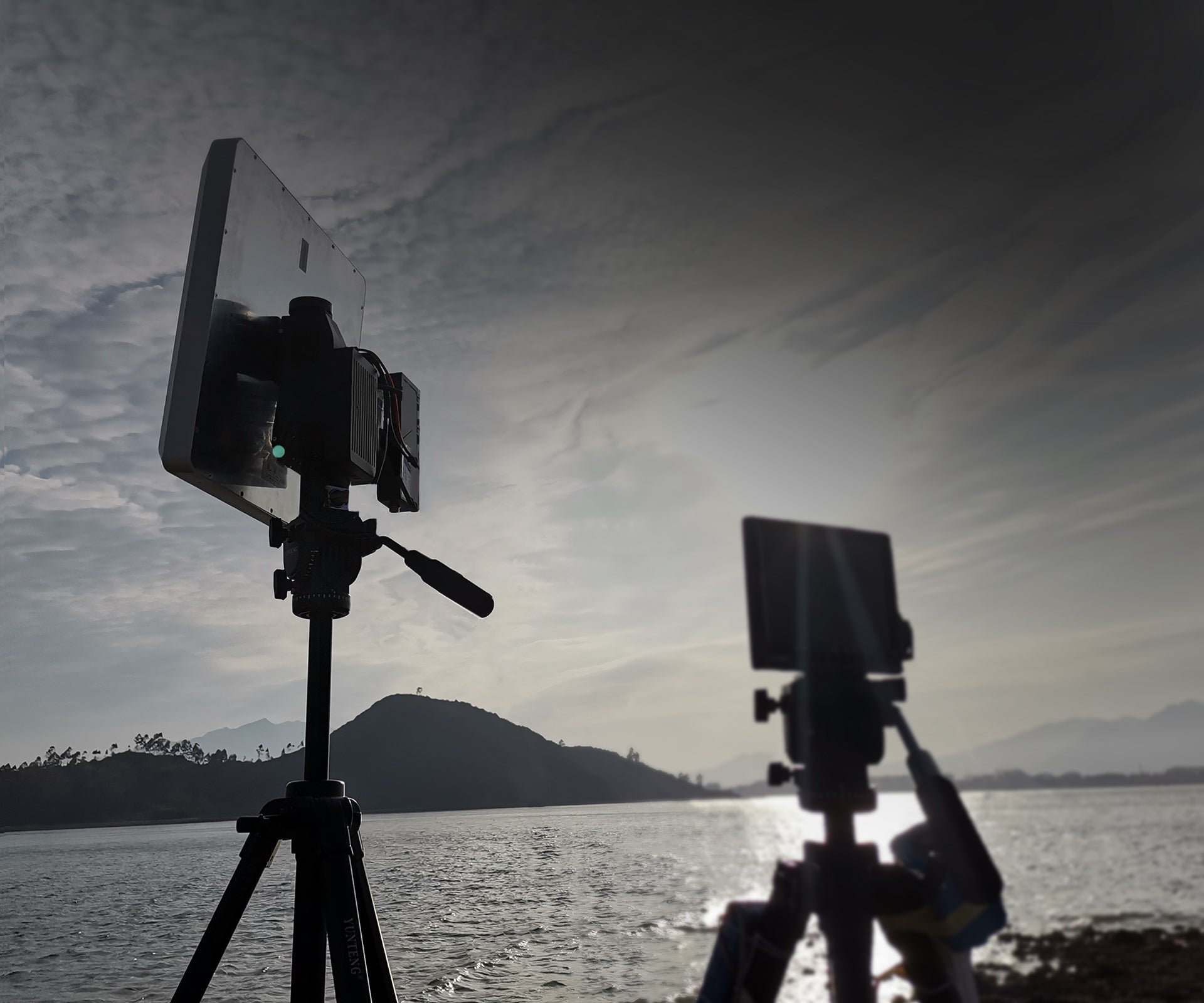 Mainlink MF18 specifications for ultra-long distance UAV operations, featuring advanced features like vertical polarization and high-speed rotation.