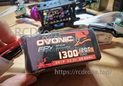 Close-up of Ovonic FPV 6S 1300mAh 120C LiPo battery label showing 22.2V and 28.86Wh