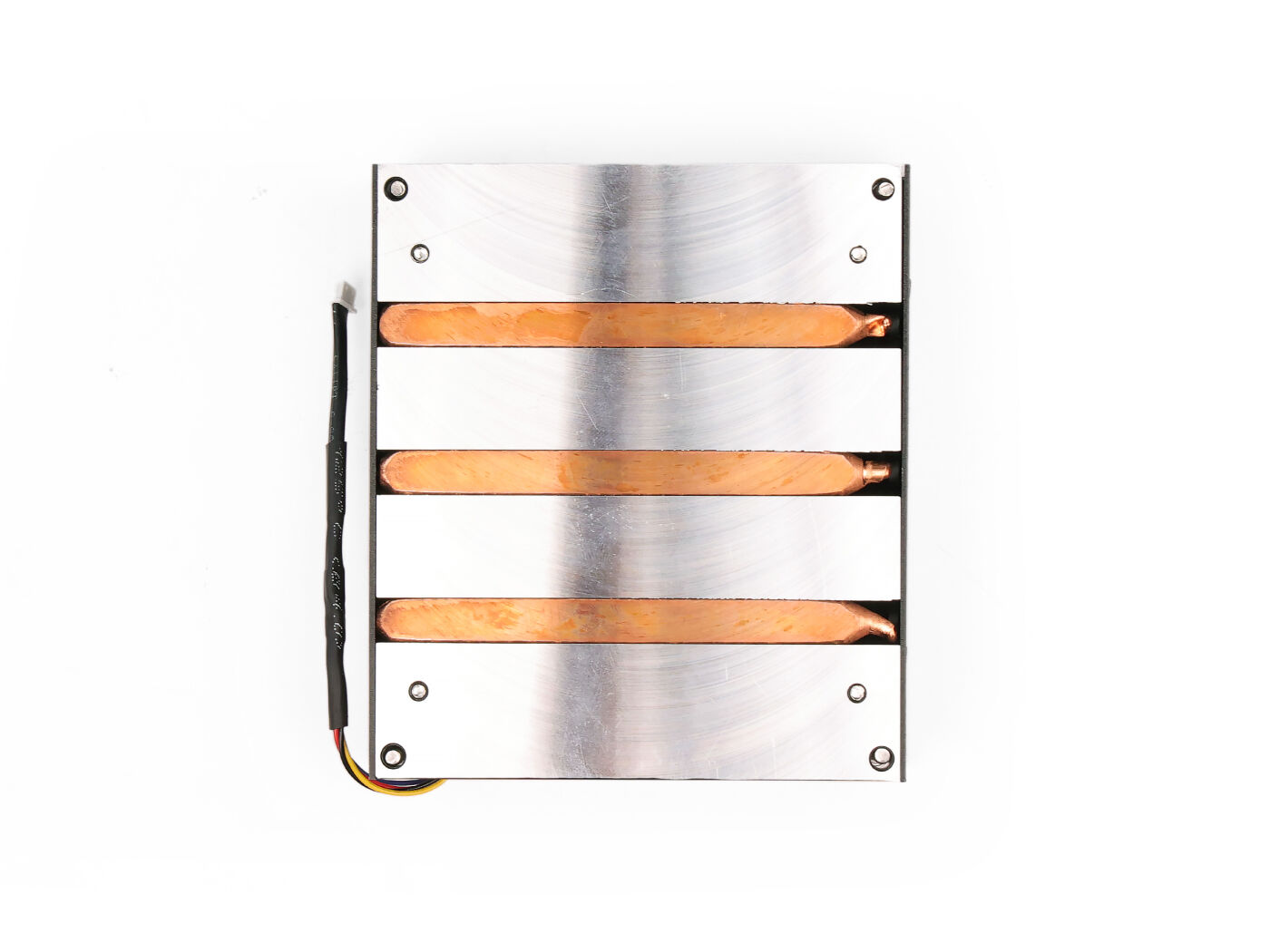 鋁製散熱片搭配風扇，適用於 reServer J501