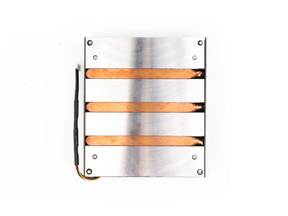 鋁製散熱片搭配風扇，適用於 reServer J501