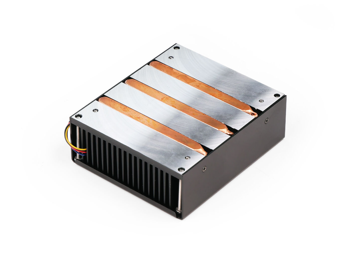 鋁製散熱片搭配風扇，適用於 reServer J501