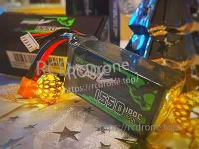 Ovonic 4x 4S LiPo Battery set with 1550mAh label and XT60 lead, lifestyle close-up