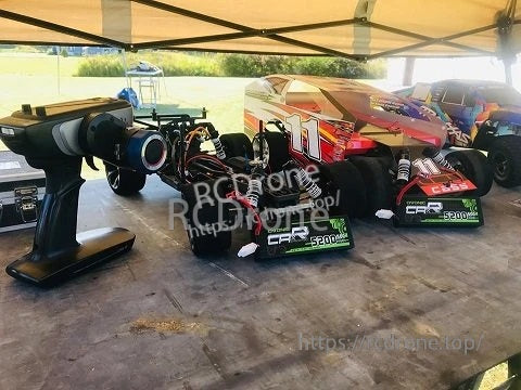 RC pit setup with Ovonic 2S 5200mAh hardcase LiPo packs powering 1/10–1/8 scale cars