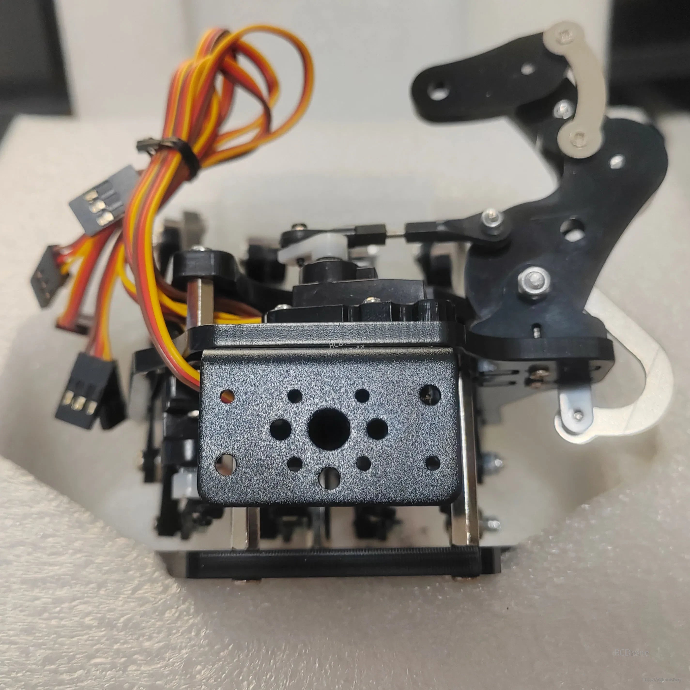 5 DOF Robot Hand, This bionic gripper is designed for programmable robot projects and is compatible with various control platforms like Arduino and Raspberry Pi.