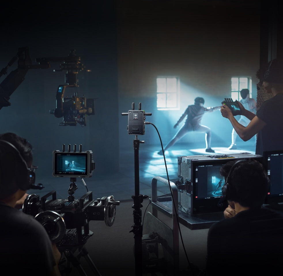 DJI Transmission - 20,000ft 1080p/60fps Wireless Video Transmission with Video Transmitter and Video Receiver VTX VRX (Standard / High-Bright Monitor Combo) 19 DJI Transmission, each link of the transmission process has been optimized for an end-to-end ultra-low