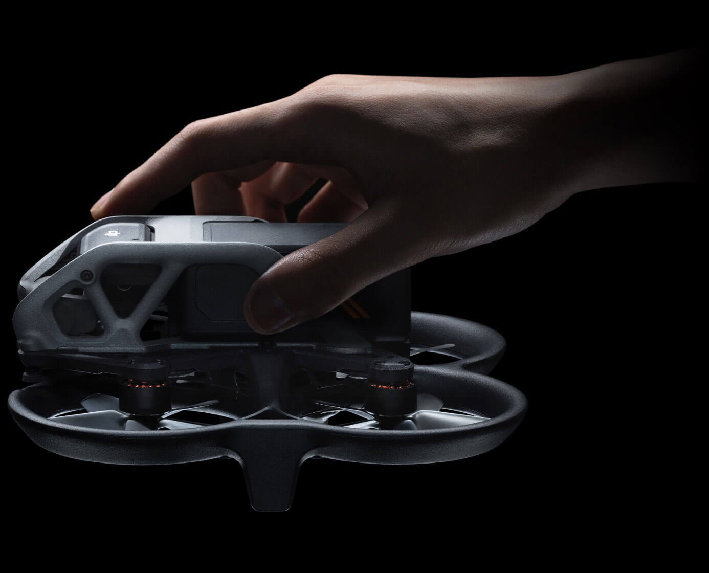 DJI Avata, durable frame reduces the risk of damage, giving you more peace of mind 