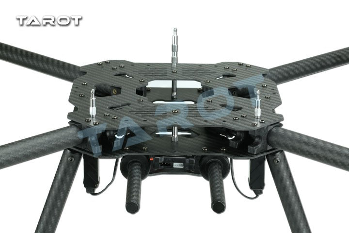 A retractable tripod system provides portability and stability for flight.