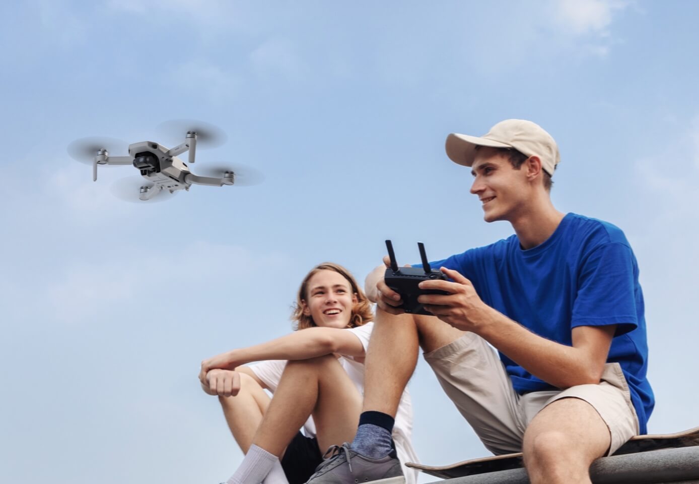 DJI Mini SE - Camera Drone with 3-Axis Gimbal 2.7K Camera GPS 30-min Flight Time 11 DJI Mini SE - Camera, DJI Mini SE, the DJI Fly app includes a diverse set of creative templates . the intuitive editor of