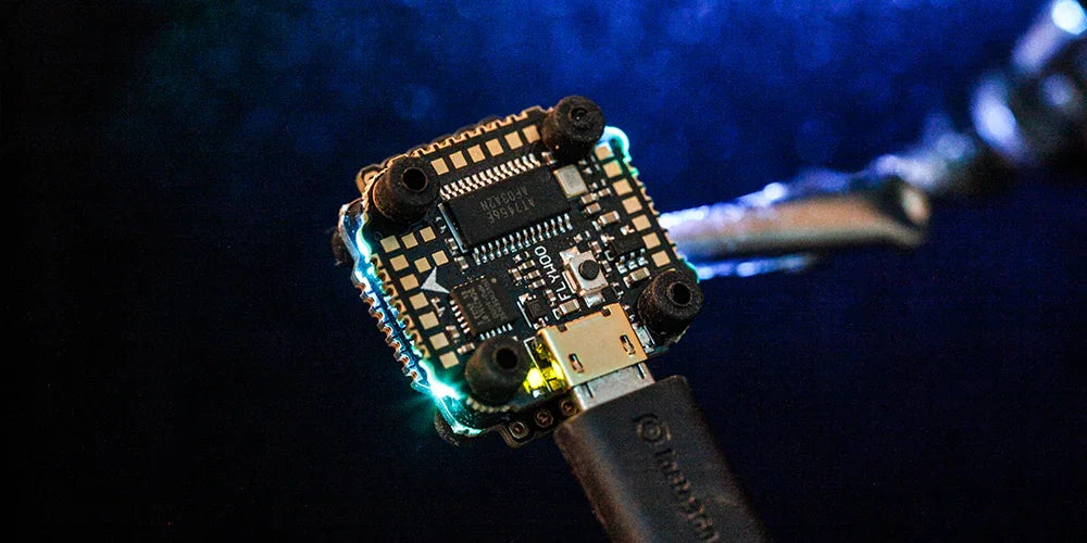 FLYWOO Explorer LR 4 V2.2 Analog Micro Long Range FPV Ultralight Quad Bnf (Caddx Ratel 2) GOKU GN405 Nano 1404 2750KV 9 this tiny quad is equipped with GPS, Crossfire, and an independent model finder .