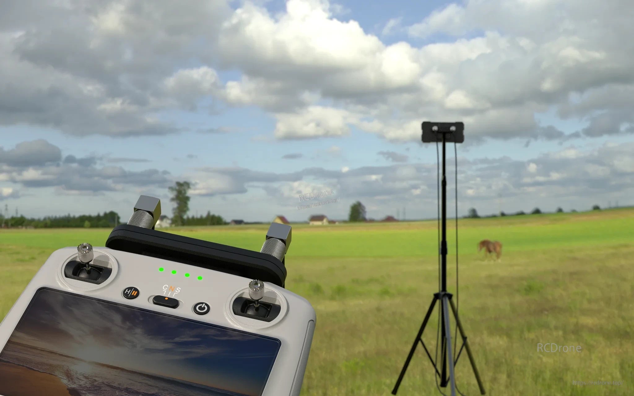 AlienTech Duo 3 signal booster for DJI and Autel drones, extending range of Mavic 3 Pro, Mini 4 Pro, Air 3, and Parrot FPV.