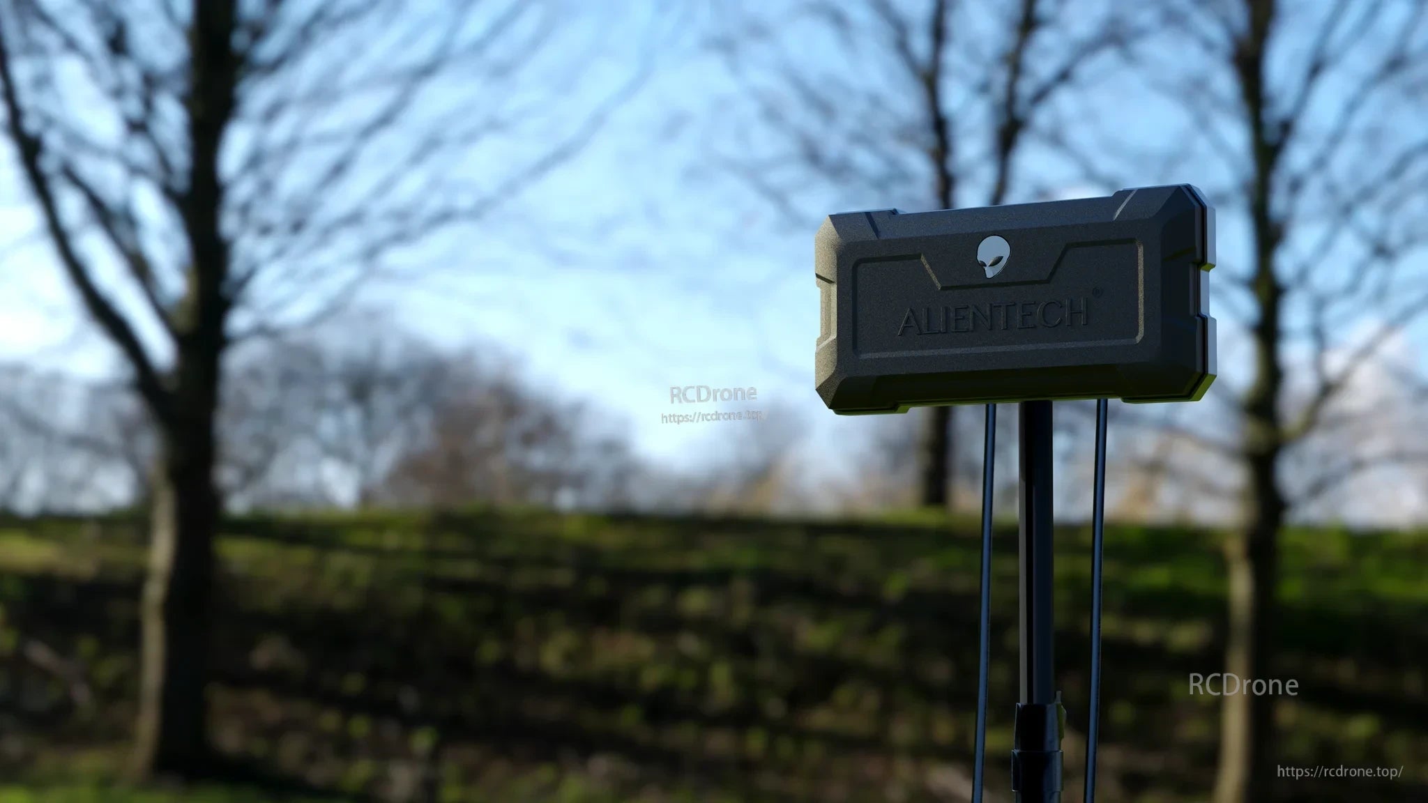 AlienTech Duo 3 Signal Booster, The DUO 3 antenna increases its effective range by over two times compared to DUO II, equivalent to 5-10 times that of standard antennas.