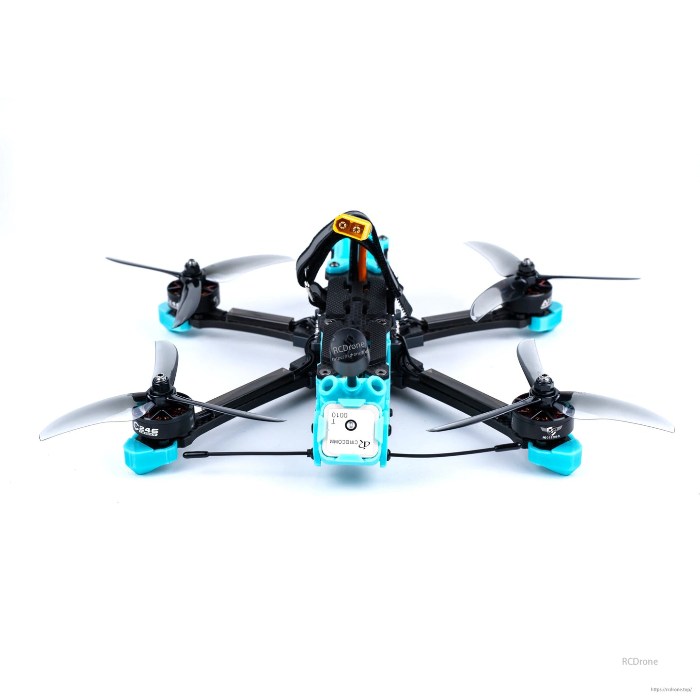 Axisflying MANTA5 DeadCat 5-inch FPV freestyle frame build with carbon arms, blue TPU parts, and top battery strap