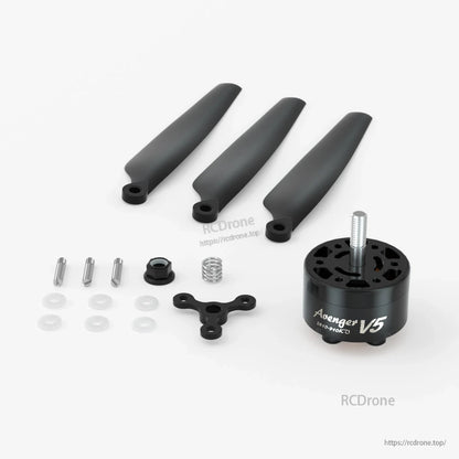BrotherHobby Avenger V5 2810-910KV brushless motor with three propeller blades and mounting hardware