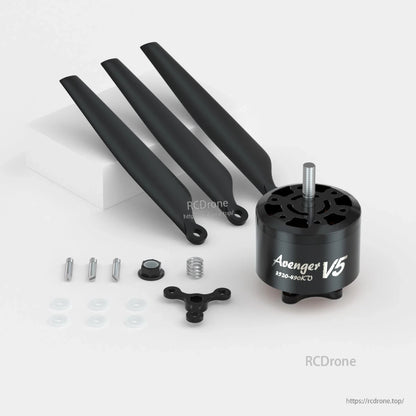 BrotherHobby Avenger 3520 V5 CW Brushless Motor, BrotherHobby Avenger V5 3520 brushless motor with three black propeller blades, shaft and mounting hardware