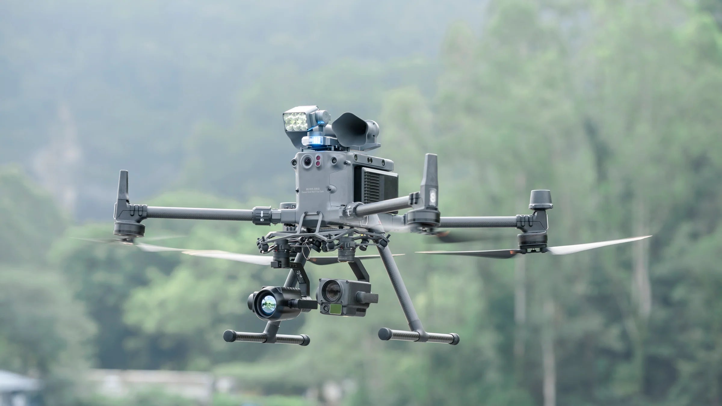 CZI LP35 Drone Searchlight and Broadcasting System, Illumination reaches up to 6.3 lux, covering an area of approximately 917 square meters from a height of 150 meters.