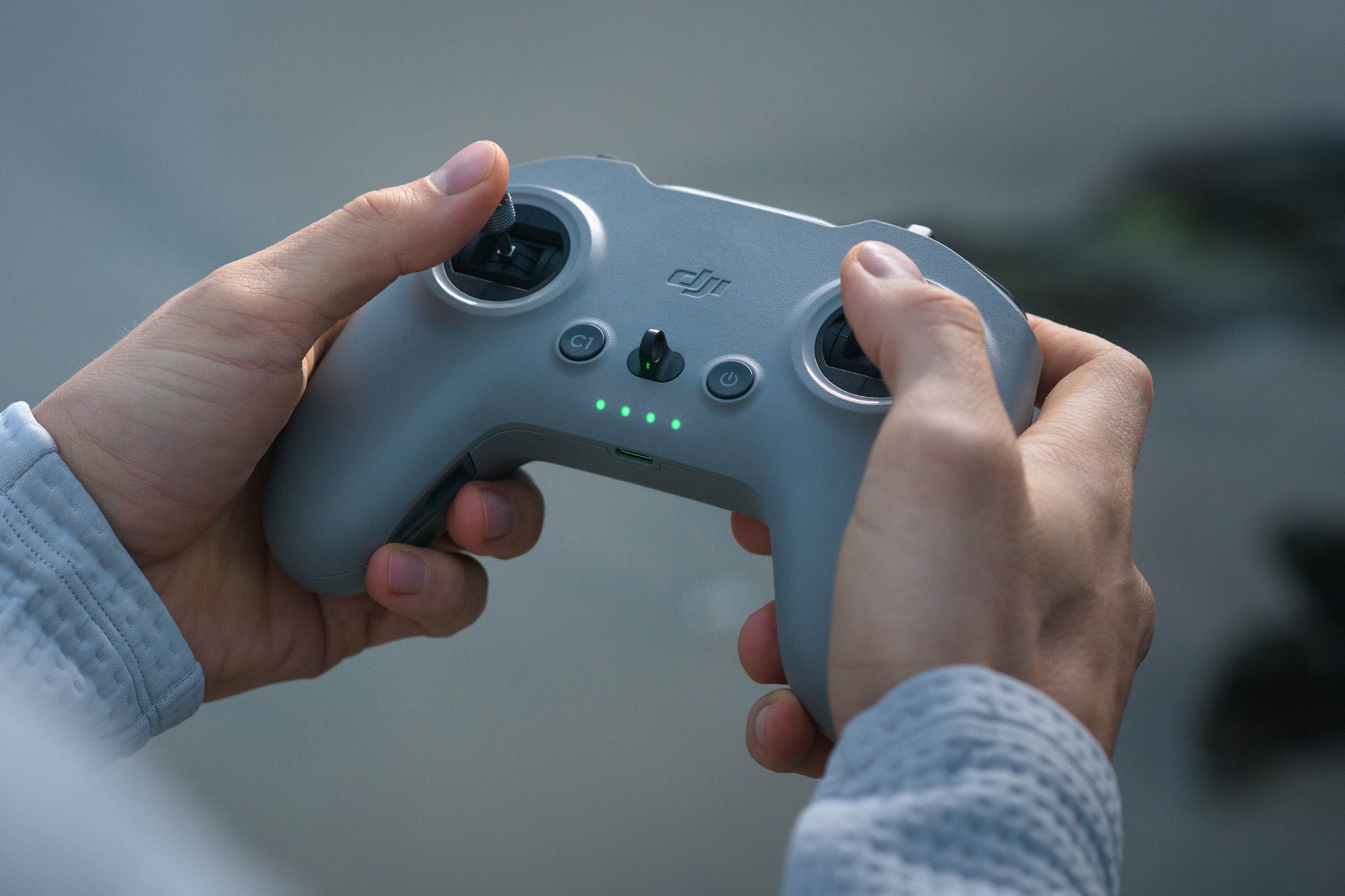 DJI FPV Remote Controller, Charging technology achieves full charge in 2 hours