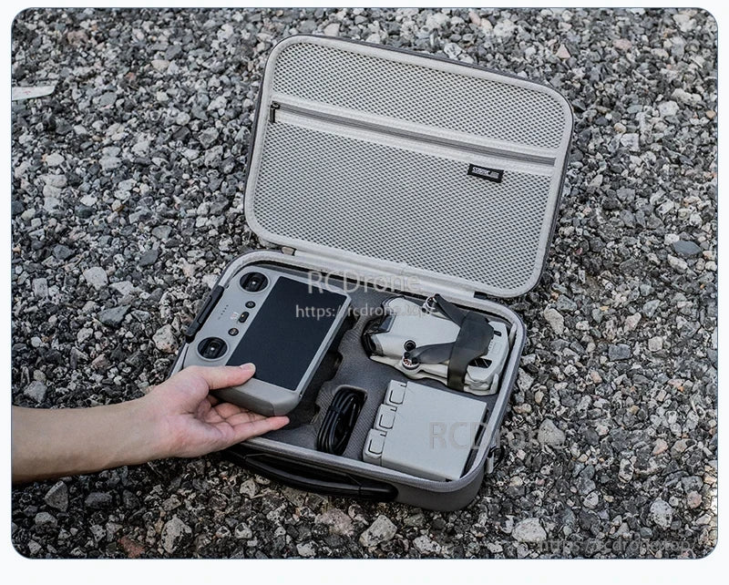 DJI Mini 4 Pro Carry Case, Waterproof fabric with splash-resistant surface treatment, anti-pressure and shock-absorption design.