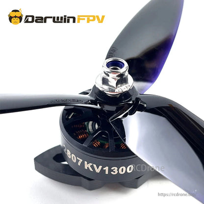 DarwinFPV MARK4 drone boasts a 2807 1300KV motor, Caddx Ratel2 camera, and dual-band VTX for enhanced performance.