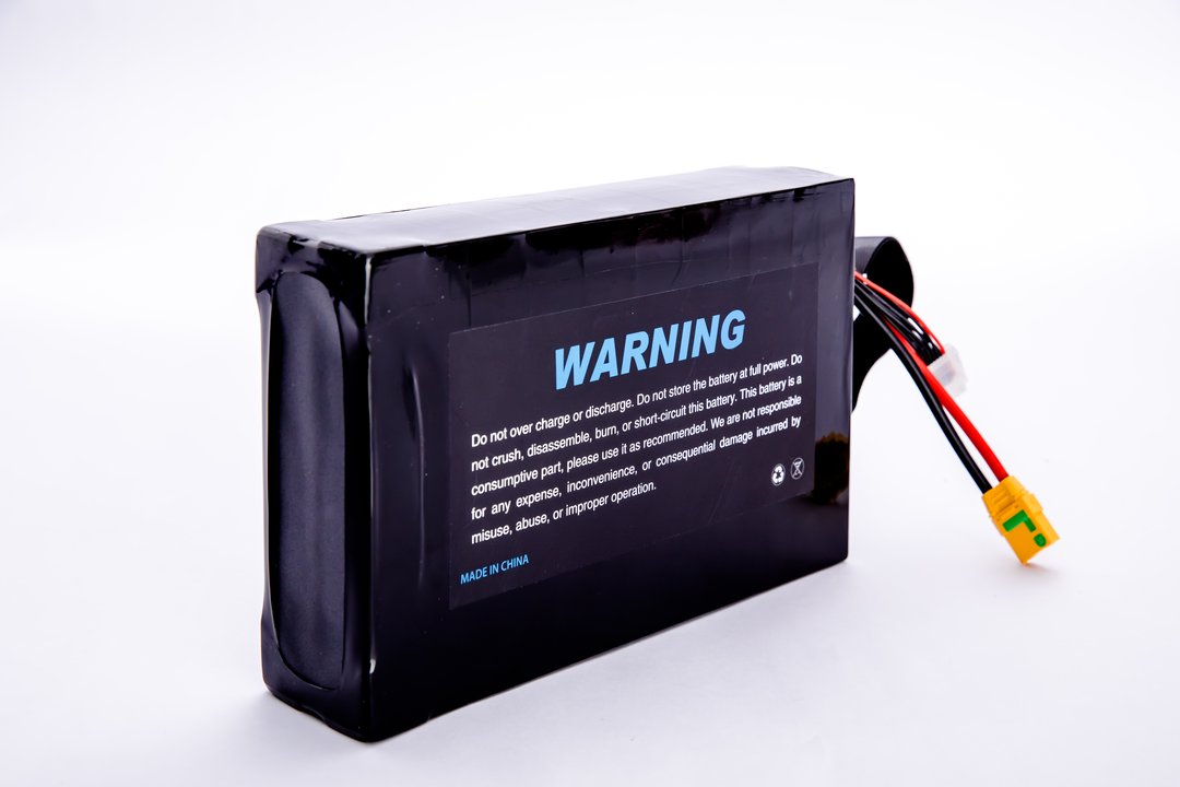 This battery features high voltage, low resistance, and high energy density, making it suitable for use in harsh environments.