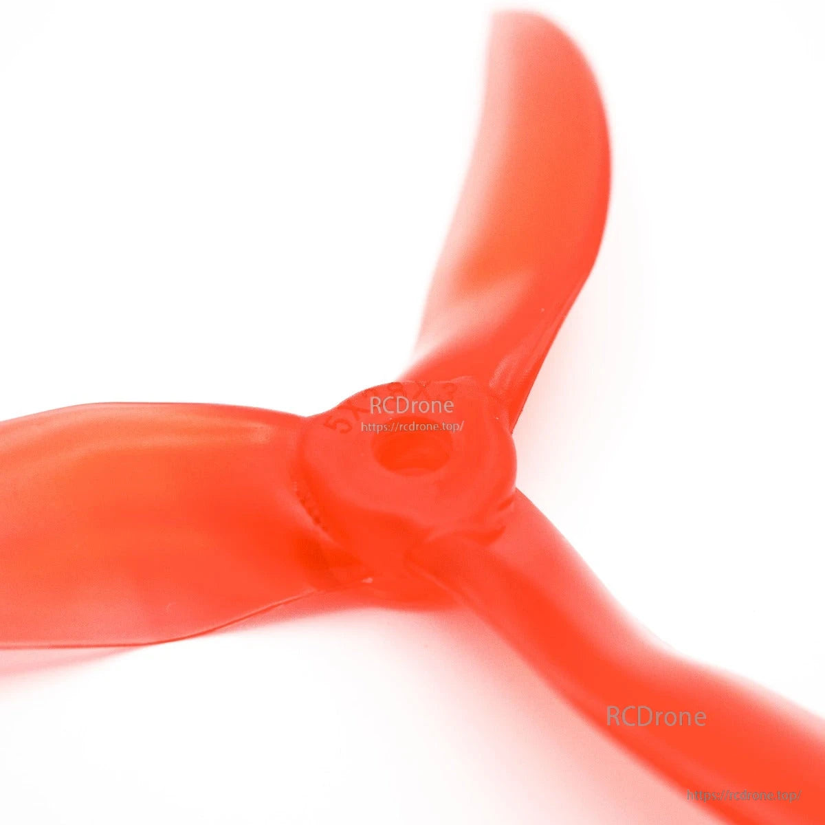Close-up of propeller hub with 5mm center bore and blade root detail