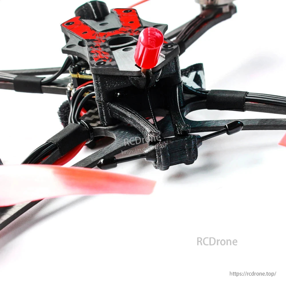 Rear section close-up with red antenna mount and rear frame supports