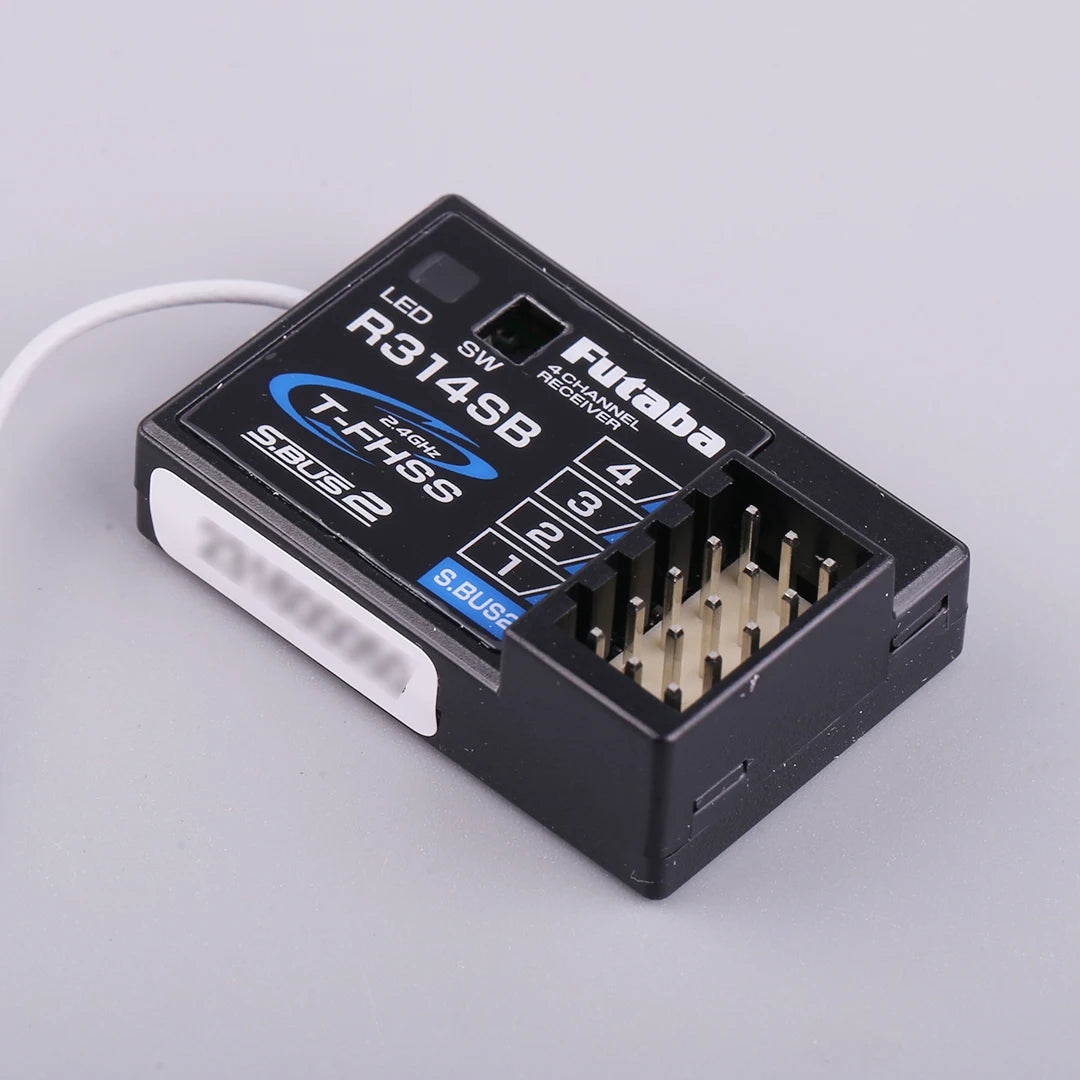 Futaba R314SB Receiver, The system enhances signal reliability by connecting to two transmitters.