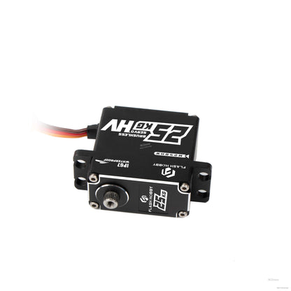 Flashhobby M25BHW brushless servo with 32kg label, IP67 waterproof case, and 3-wire lead