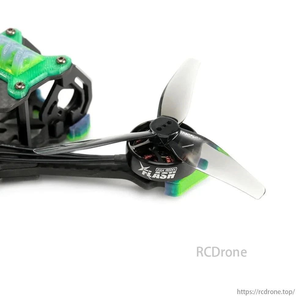 FlyFishRC Flash 2004 1800KV motor for FPV racing drones, with durable design and high performance.
