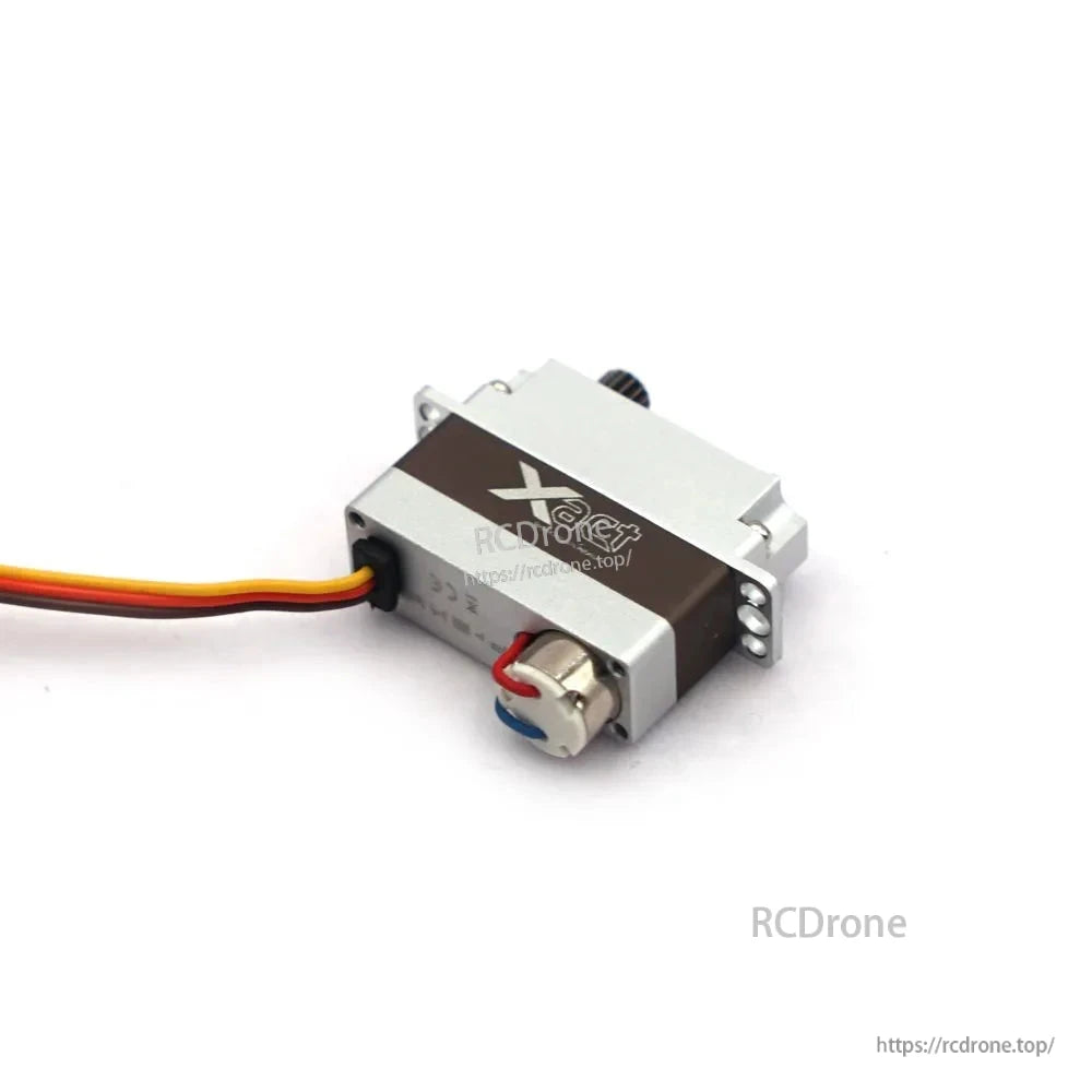 Front corner view of Xact 5600 servo highlighting metal case, mounting tabs, and motor end cap