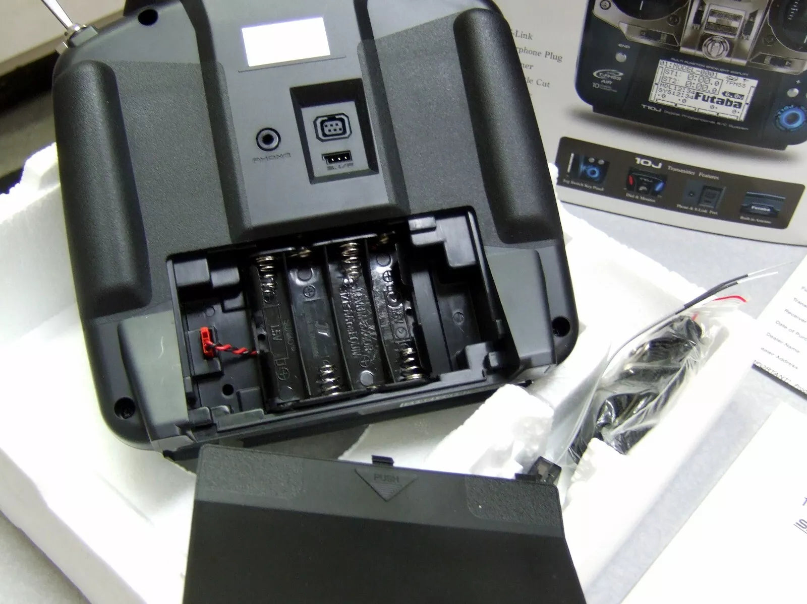 フタバ 10J 送信機 - 10 チャンネル 2.4GHz S-FHSS T-FHSS 無線 フタバ 10J 送信機 - 10 チャンネル 2.4GHz S-FHSS T-FHSS 無線