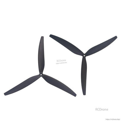 Two 3-blade propellers shown together, one horizontal and one vertical for size comparison
