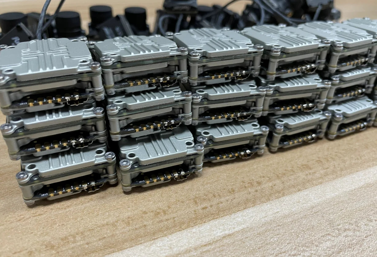 RunCam Link Phoenix HD Kit - 720P/60fps FOV 157° Camera, 4KM 8Channel 5.8GHZ VTX 16 RunCam Link Phoenix HD Kit, some customers complain that there are soldering traces on the right side of the pad