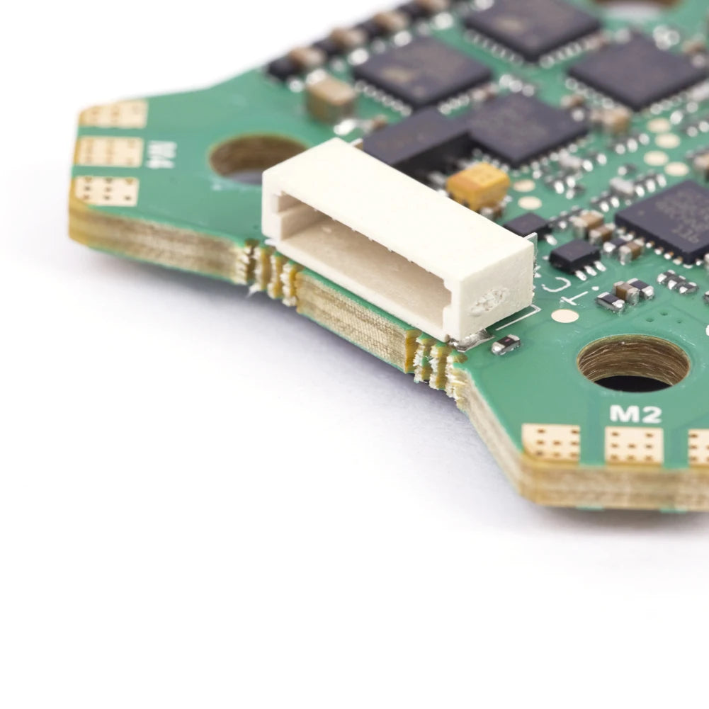 iFlight BLITZ Mini E55 4-IN-1 2-6S BLHeli 32 ESC, BLITZ Mini E55 Material : metal Four-wheel drive Attributes :