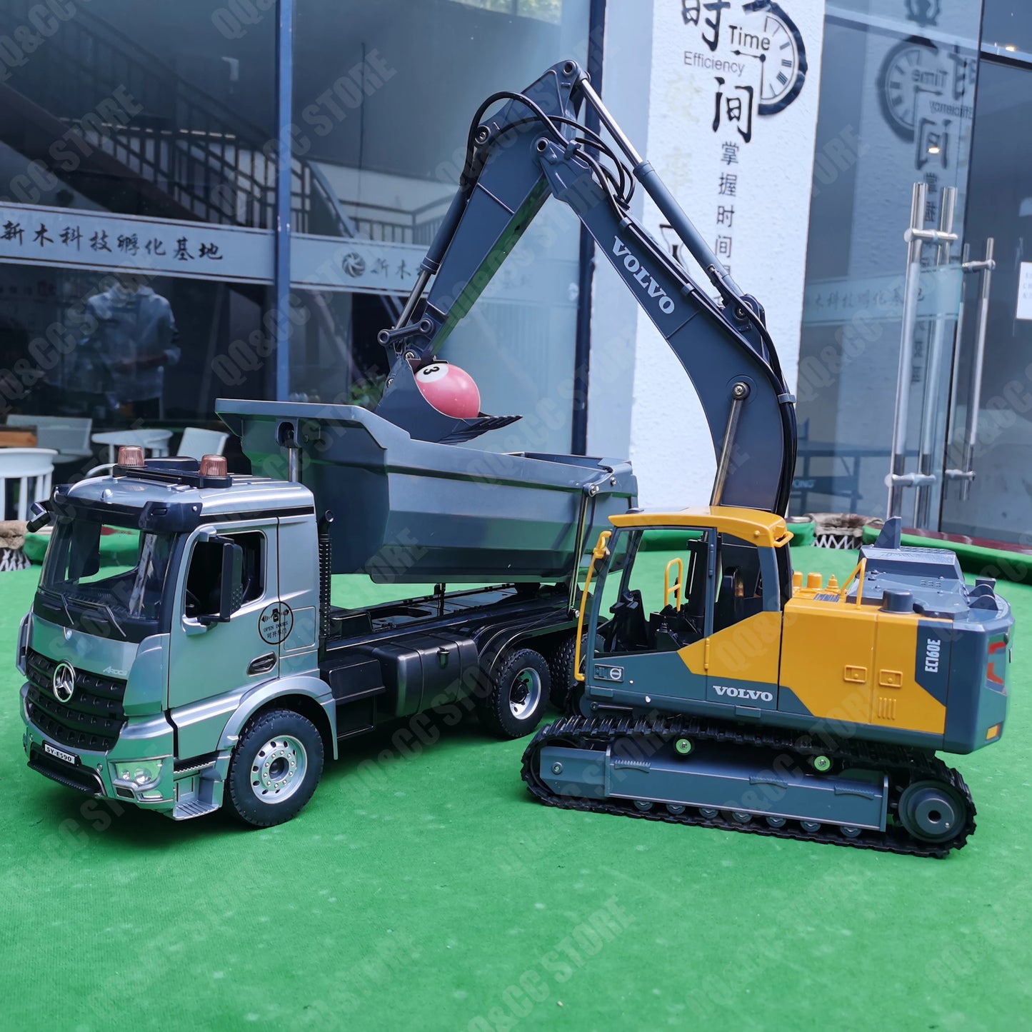 Double E E598 1/16 RC Excavator Volvo EC160E 3-in-1 Alloy Tools, 2.4GHz APP/Remote, 7.4V 1200mAh, 360° Rotation, 25–30m