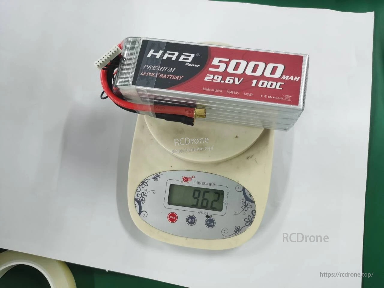 HRB 8S 5000mAh LiPo battery on a digital scale reading 962g, weight reference for fit and setup