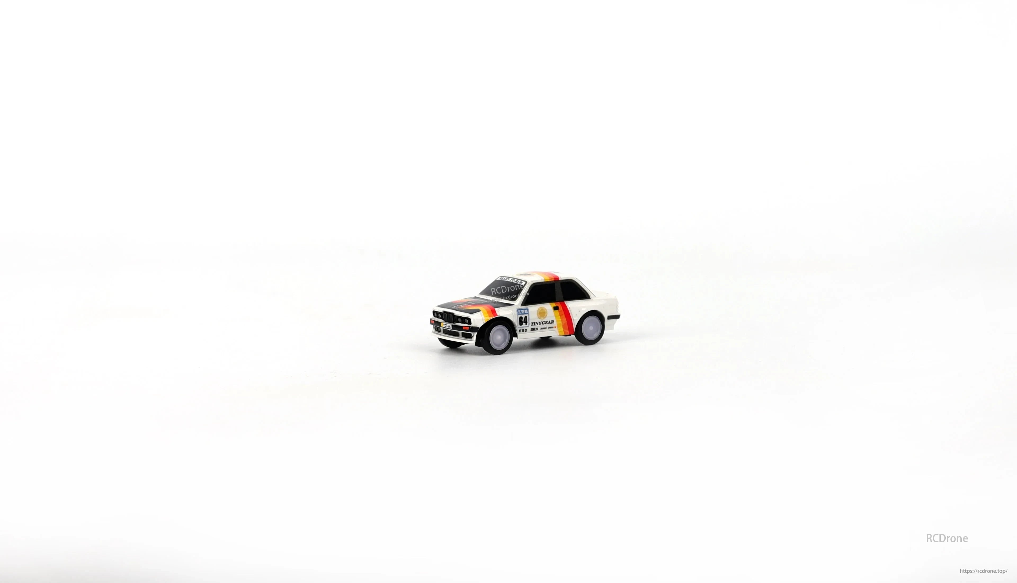 HSP TinyGear TX-8B 1/64 Rc Car, Rc car with 2.4GHz frequency, LED lights, and 35 minute runtime, suitable for drift racing and has a range of less than 20 meters.