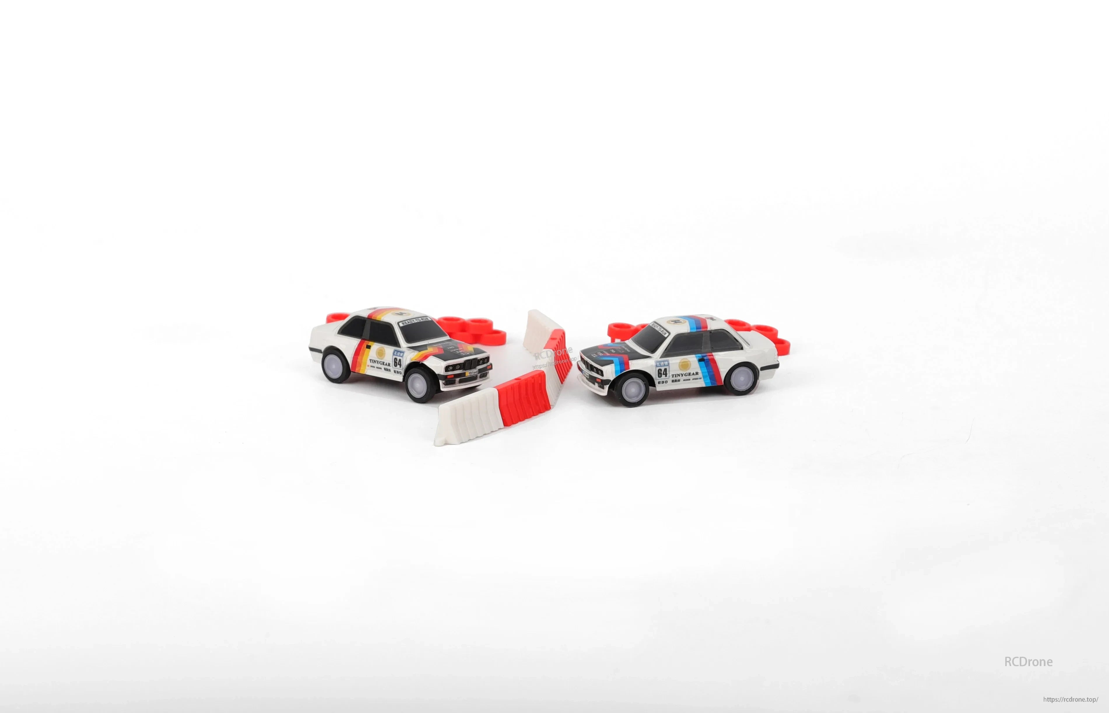 HSP TinyGear TX-8B 1/64 Rc Car, Device charges via Type-C, providing up to 35 minutes of runtime from its 3.7v/85mAh lithium battery.