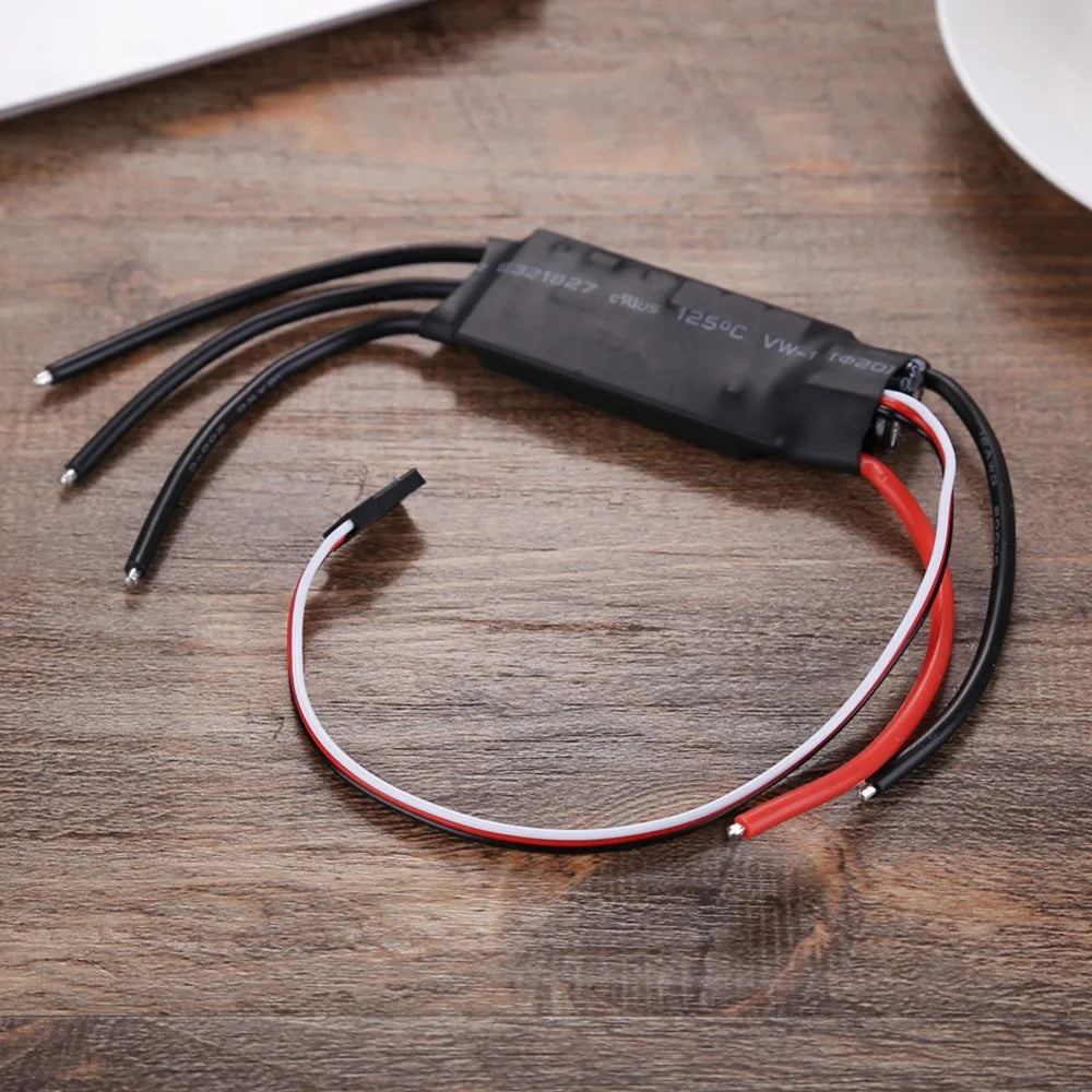 40A Brushless ESC Speed Controller, the twisted-pair design of the throttle signal cable effectively reduces crosstalk .