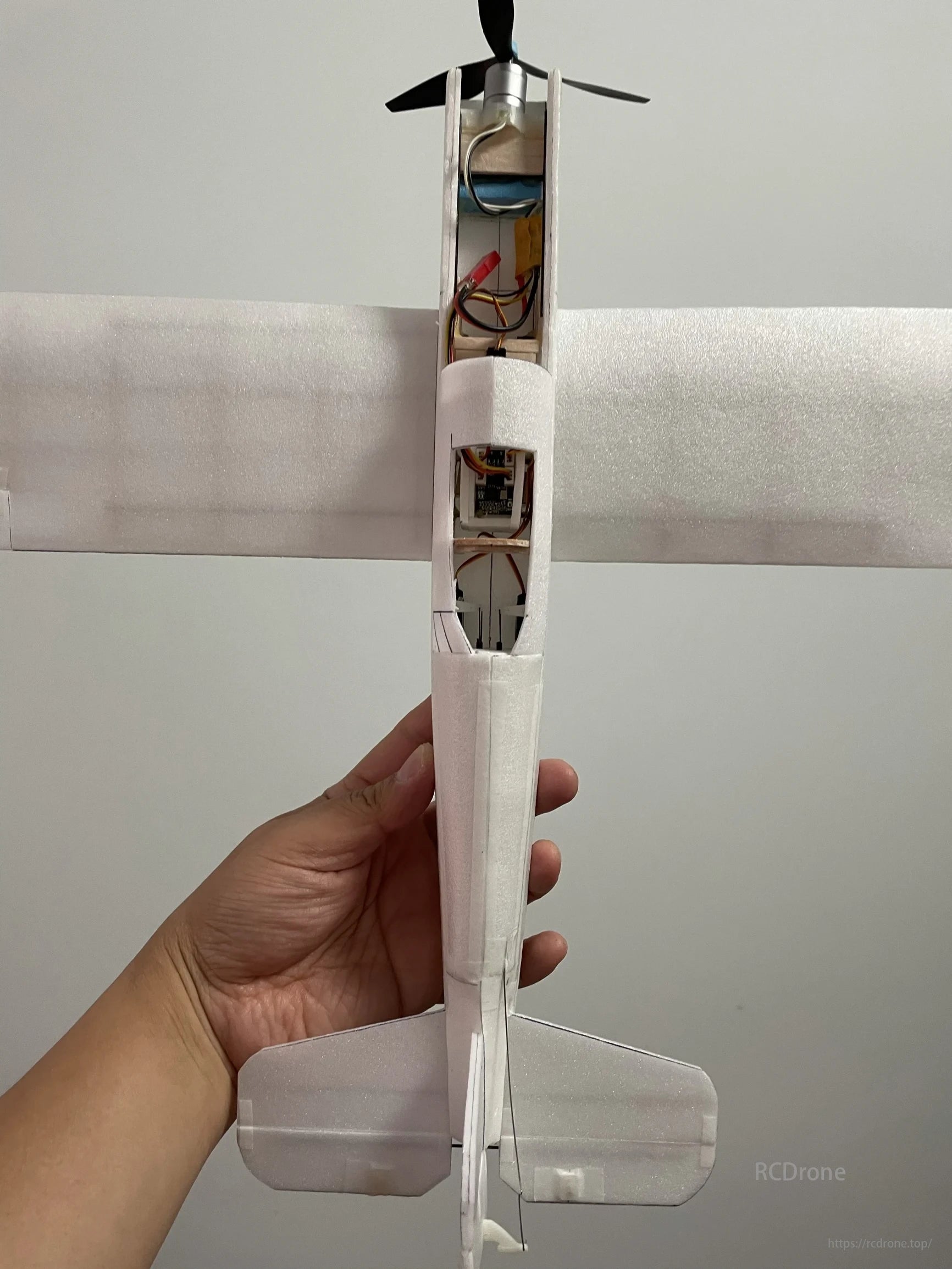 LD-Power 1106 4200KV Brushless Motor, This product has a lightweight profile and is compatible with various 2.5-4 inch tri-blade propellers due to its 1.5mm output shaft.