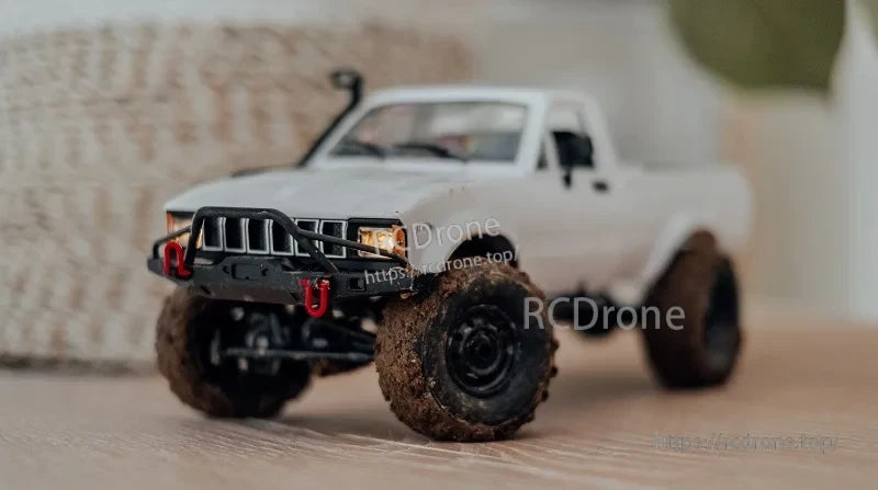 LKCOMO WPL C24/D62/D64 1/16 2.4G RC Car, The vehicle is suitable for ages 14+ with a 7.4v power system, offering up to 25 minutes of playtime within a 35-meter control range.