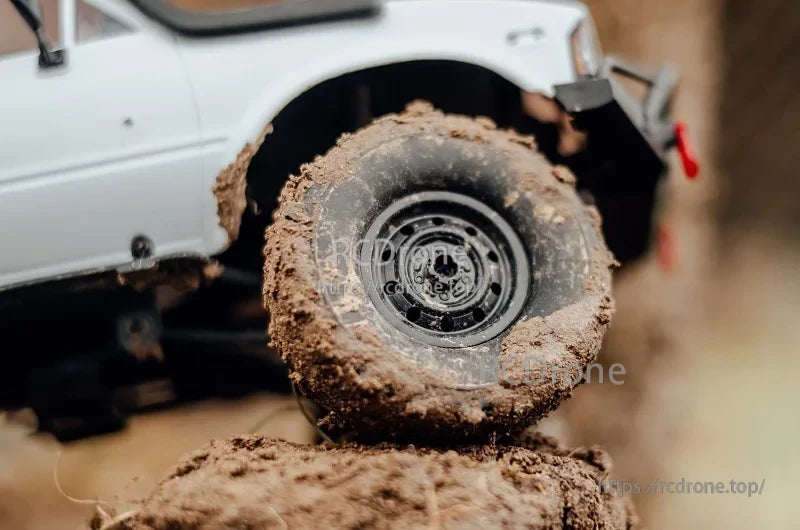 LKCOMO WPL C24/D62/D64 1/16 2.4G RC Car, RC car with 4CH, 7.4v battery, and 25min runtime for off-road adventures.