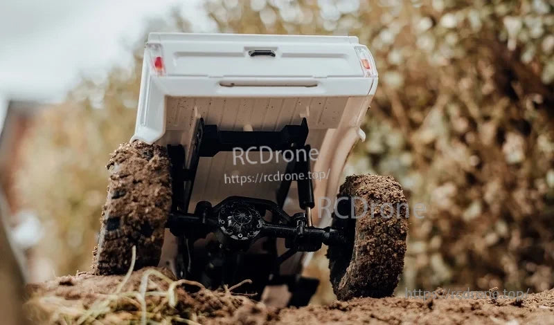 LKCOMO WPL C24/D62/D64 1/16 2.4G RC Car, The vehicle is suitable for ages 14+ with a 7.4v power system and 25min playtime in a 35m control range.