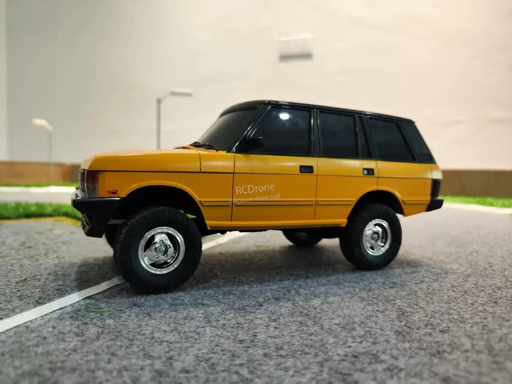 Landa LD18401 1/18 RC Car, Landa LD18401 is an RC car with 4-wheel drive and proportional control, ideal for off-road climbing and racing.